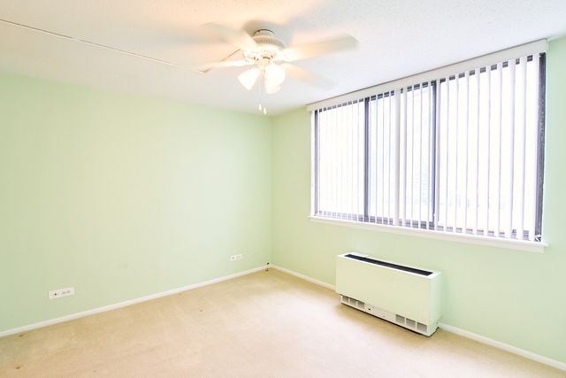 2000 Saint Regis Drive 1B, Lombard, IL 60148