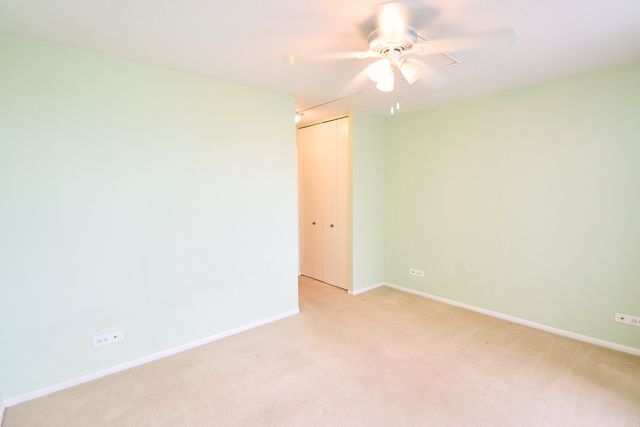 2000 Saint Regis Drive 1B, Lombard, IL 60148
