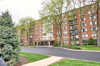 2000 Saint Regis Drive 1B, Lombard, IL 60148