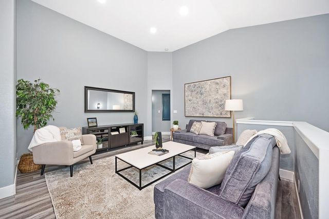 401 Seaton Dr, Folsom, CA 95630