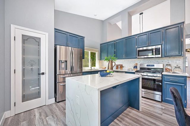 401 Seaton Dr, Folsom, CA 95630