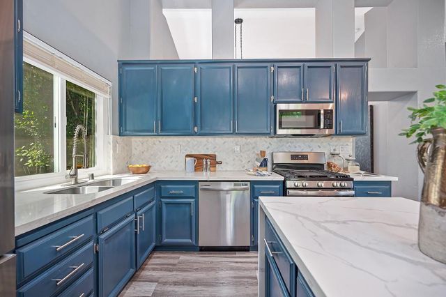 401 Seaton Dr, Folsom, CA 95630