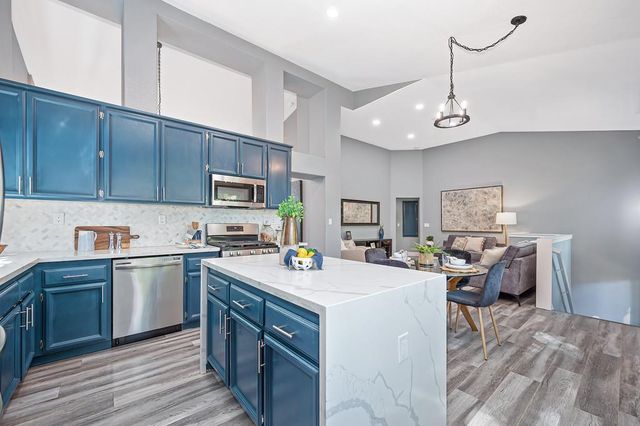 401 Seaton Dr, Folsom, CA 95630