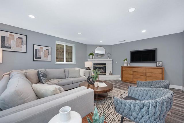 401 Seaton Dr, Folsom, CA 95630