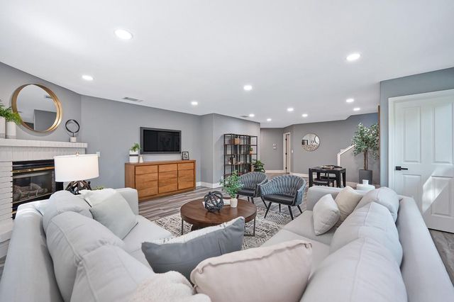 401 Seaton Dr, Folsom, CA 95630