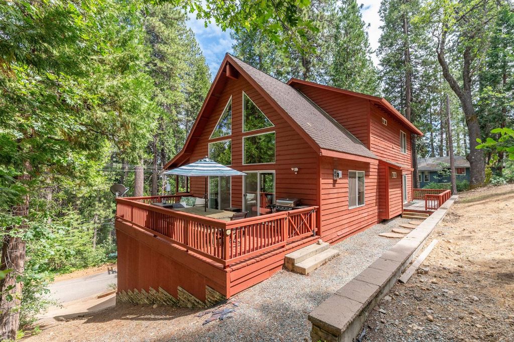 2792 Mckenzie Ave, Arnold, CA 95223