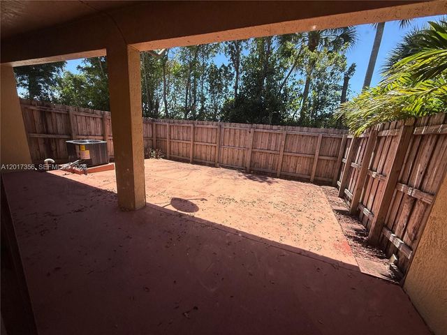 3244 NE 11th Dr, Homestead, FL 33033