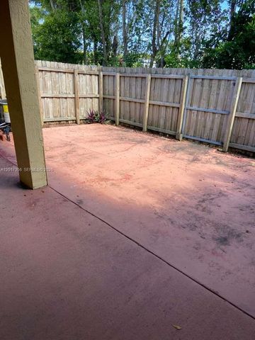 3244 NE 11th Dr, Homestead, FL 33033