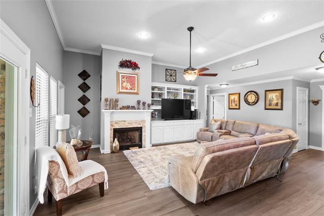 211 Balsam Street, Lake Jackson, TX 77566