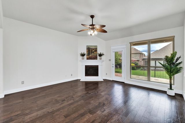 3000 Bella Lago Drive, Denton, TX 76210