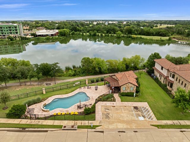 3000 Bella Lago Drive, Denton, TX 76210