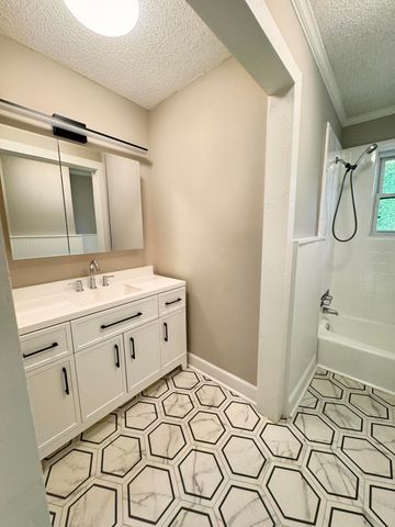 210 Grayson Street, Walterboro, SC 29488