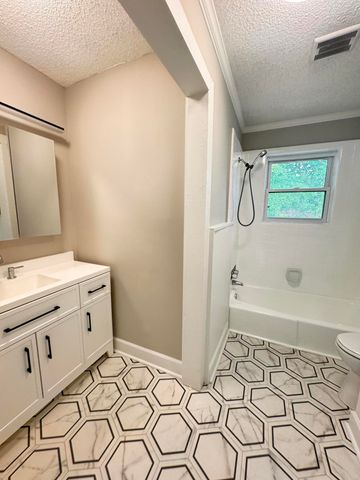 210 Grayson Street, Walterboro, SC 29488