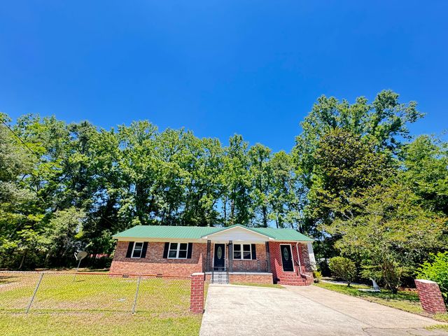 210 Grayson Street, Walterboro, SC 29488
