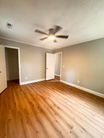 210 Grayson Street, Walterboro, SC 29488