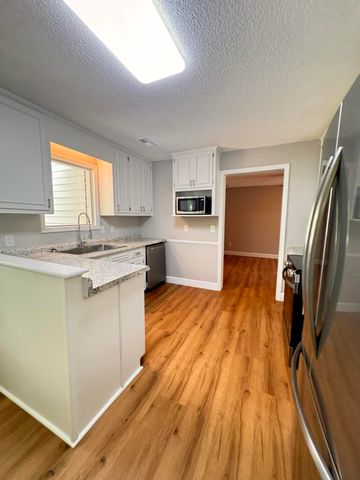 210 Grayson Street, Walterboro, SC 29488