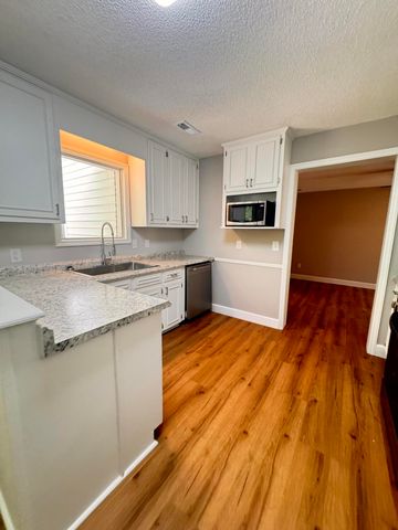 210 Grayson Street, Walterboro, SC 29488