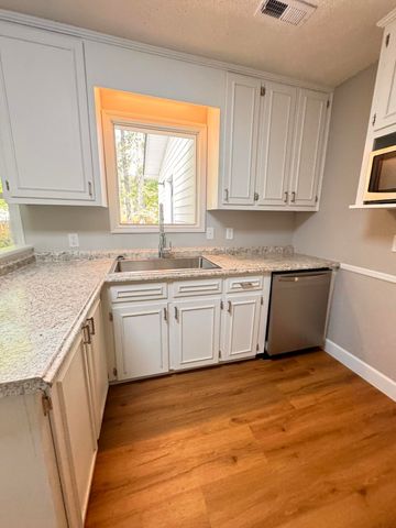 210 Grayson Street, Walterboro, SC 29488