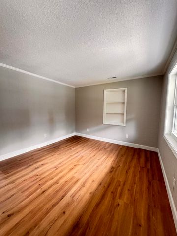 210 Grayson Street, Walterboro, SC 29488