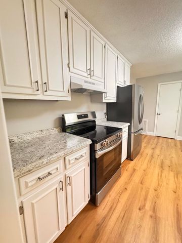 210 Grayson Street, Walterboro, SC 29488