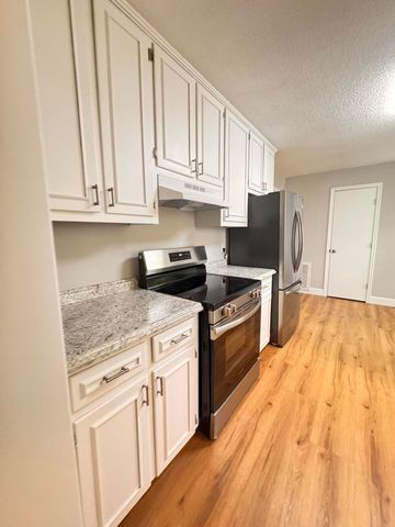 210 Grayson Street, Walterboro, SC 29488