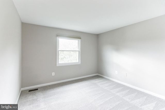 5335 LAKE COVE CT, Alexandria, VA 22315