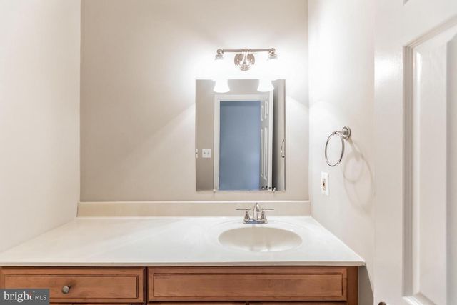 5335 LAKE COVE CT, Alexandria, VA 22315