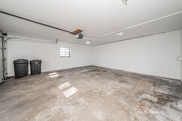 3214 Rolling Hills Drive, Milford, KS 66514