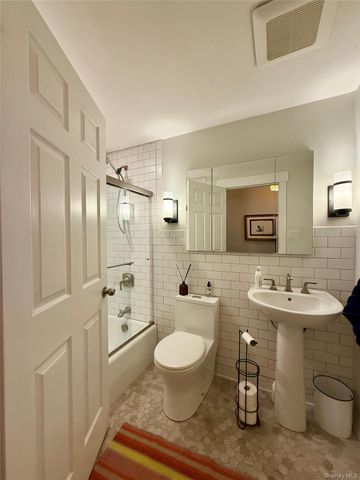 5 Vanessa Lane, Staatsburg, NY 12580