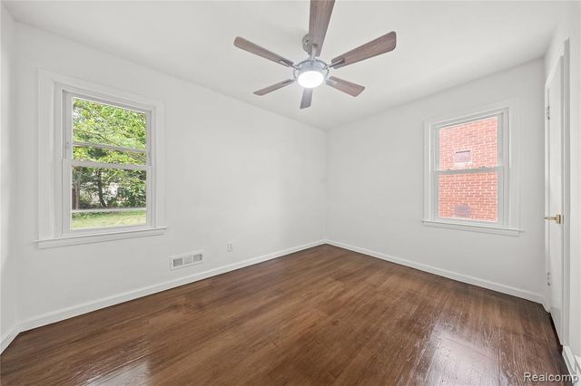 23561 Norwood Street, Oak Park, MI 48237