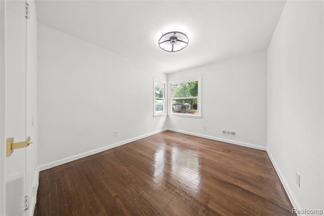23561 Norwood Street, Oak Park, MI 48237