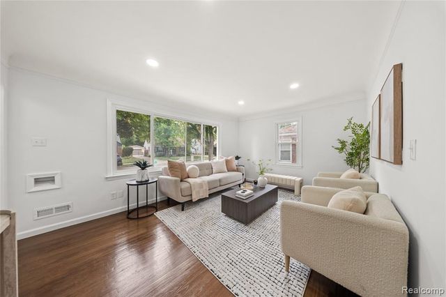 23561 Norwood Street, Oak Park, MI 48237