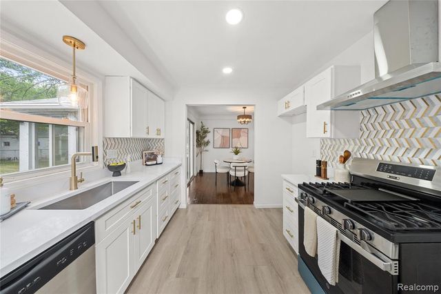 23561 Norwood Street, Oak Park, MI 48237
