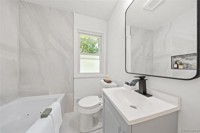23561 Norwood Street, Oak Park, MI 48237