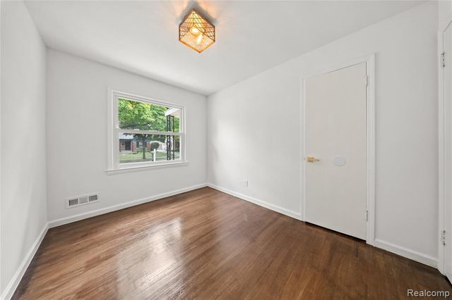 23561 Norwood Street, Oak Park, MI 48237