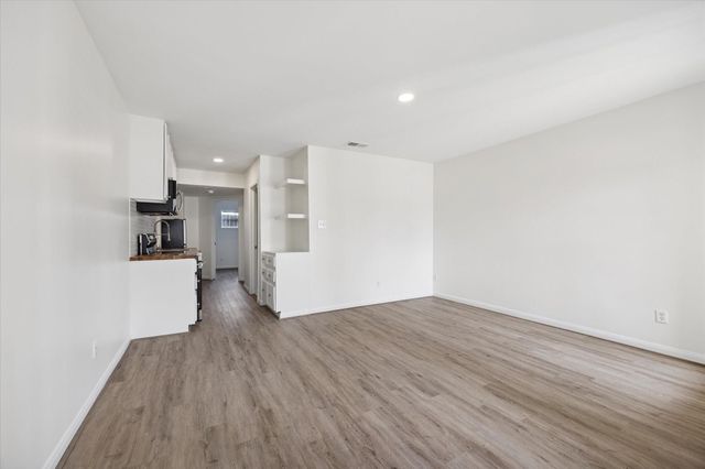 1011 W 10th Street 2, Houston, TX 77008