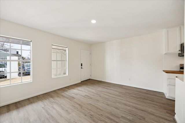 1011 W 10th Street 2, Houston, TX 77008