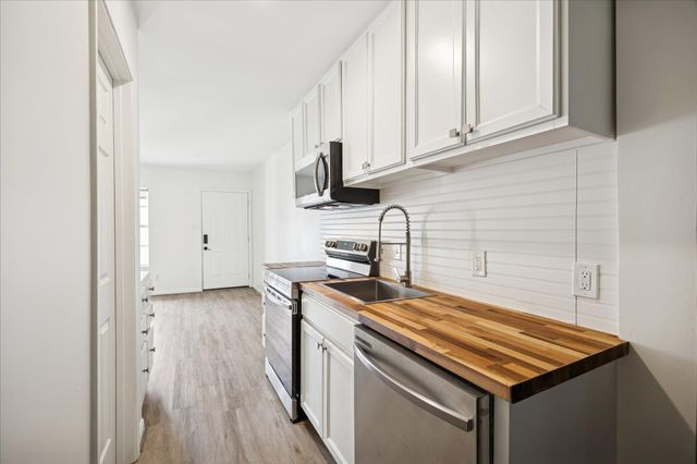 1011 W 10th Street 2, Houston, TX 77008