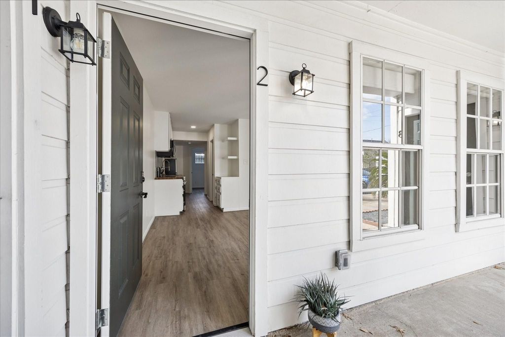 1011 W 10th Street 2, Houston, TX 77008