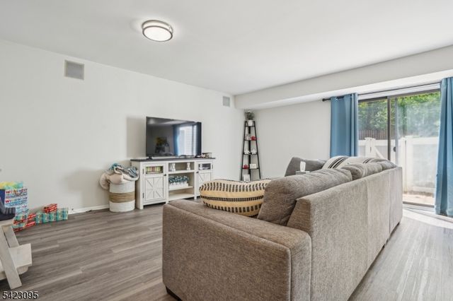 165 Essex Ave, Metuchen Boro, NJ 08840