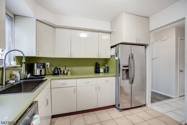 165 Essex Ave, Metuchen Boro, NJ 08840