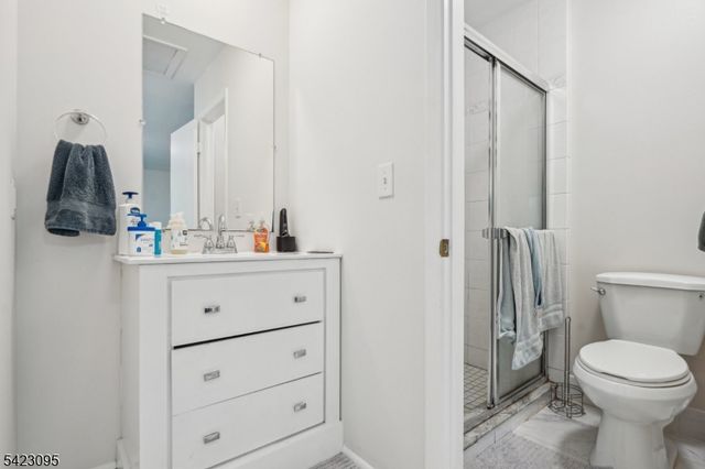 165 Essex Ave, Metuchen Boro, NJ 08840