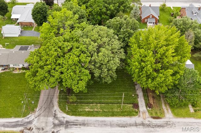 521 W Oak Street, Millstadt, IL 62260