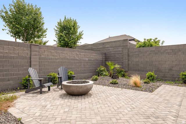 672 E ARINA WAY, Washington, UT 84780