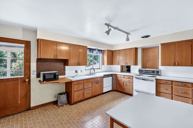 740 E Plateau Rd, Spokane, WA 99203