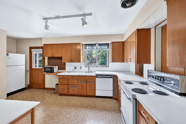 740 E Plateau Rd, Spokane, WA 99203