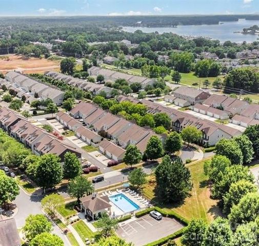 8245 Viewpoint Lane, Cornelius, NC 28031