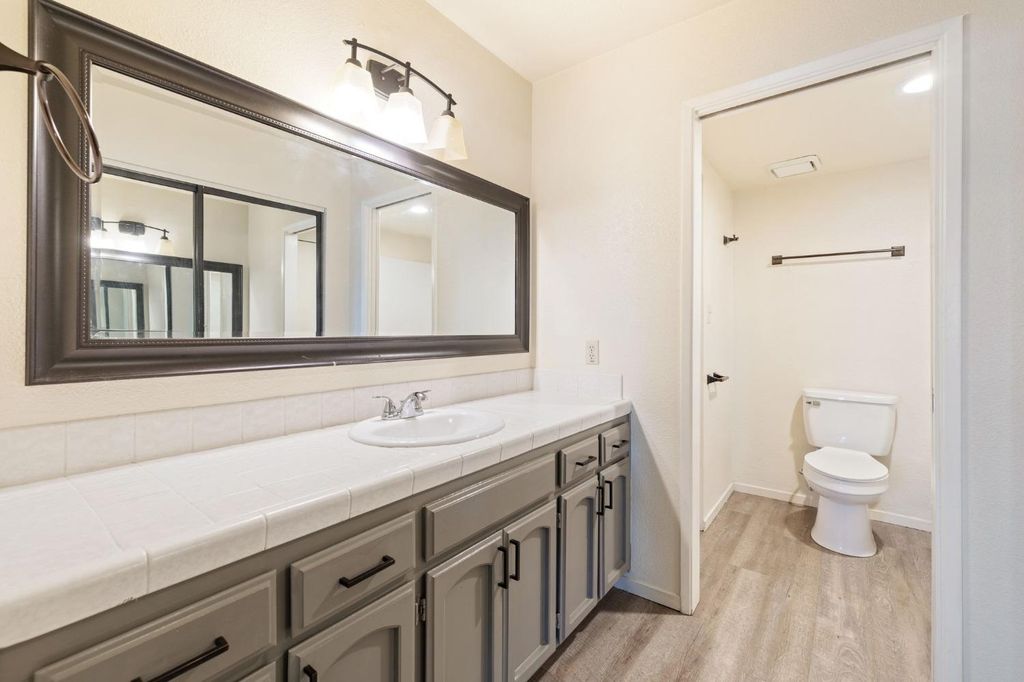 Image 19 of property listing at 7675 N 1st Street # 136, Fresno, CA 93720
