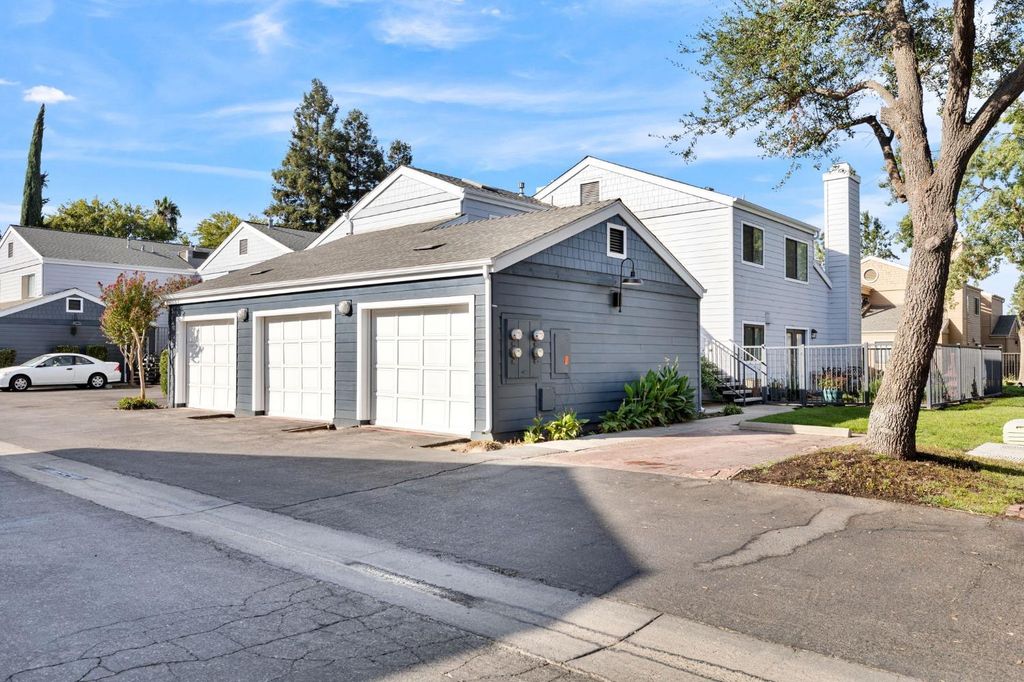Image 25 of property listing at 7675 N 1st Street # 136, Fresno, CA 93720