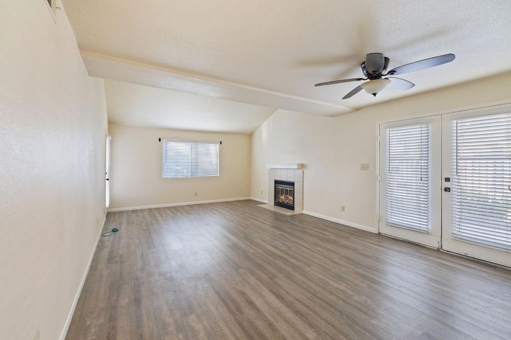 Image 6 of property listing at 7675 N 1st Street # 136, Fresno, CA 93720
